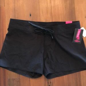 NET black board shorts